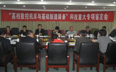 HZ-088CNC直線導(dao)軌磨床通過省級(ji)鑒定