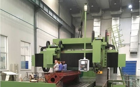 杭機股份12米(mi)大型數控動梁(liáng)龍門導軌磨床(chuáng)順利交付