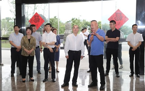 浙江省委(wei)宣傳部部長(zhang)朱國賢一行(háng)莅臨杭機考(kao)察調研